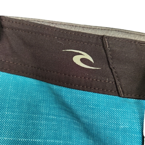 RIP CURL Hawaii Floral Palm Leaf 9” Board Shorts - Picture 4 of 12